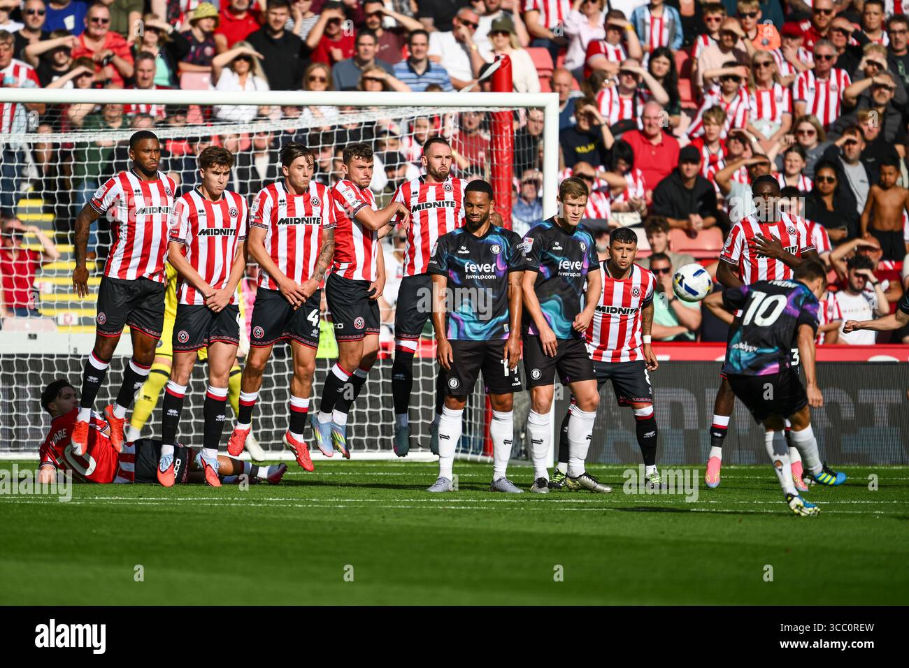 Sheffield, Regno Unito. 9 agosto 2025. Scott Twine di Bristol City segna 0-1 punti durante il match Sheffield United vs Bristol City Sky Bet Championship a Bramall Lane, Sheffield. Il credito per immagini dovrebbe essere: Craig Thomas/Sportimage Credit: Sportimage Ltd/Alamy Live News Foto Stock