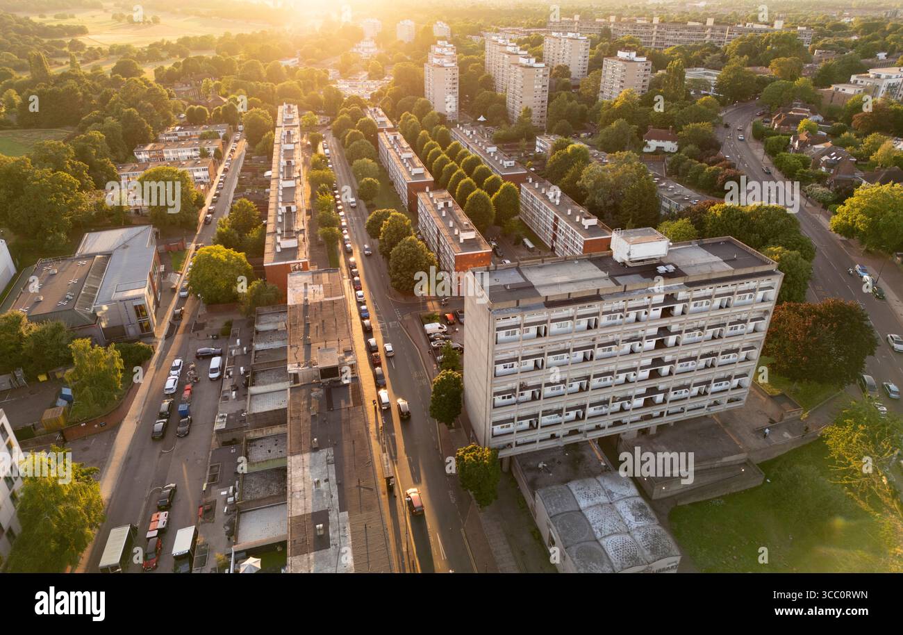La Alton Estate è una grande tenuta comunale situata a Roehampton, nel sud-ovest di Londra Foto Stock