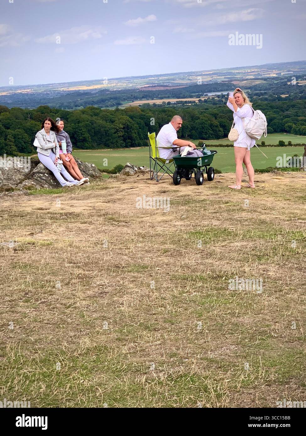 Bradgate Park Newtown Linford Leicester Inghilterra colline, storia della fauna selvatica Regno Unito Leicestershire boschi paesaggio boschivo rocce rocciose paesaggi suggestivi - Immagine stock catturata con smartphone