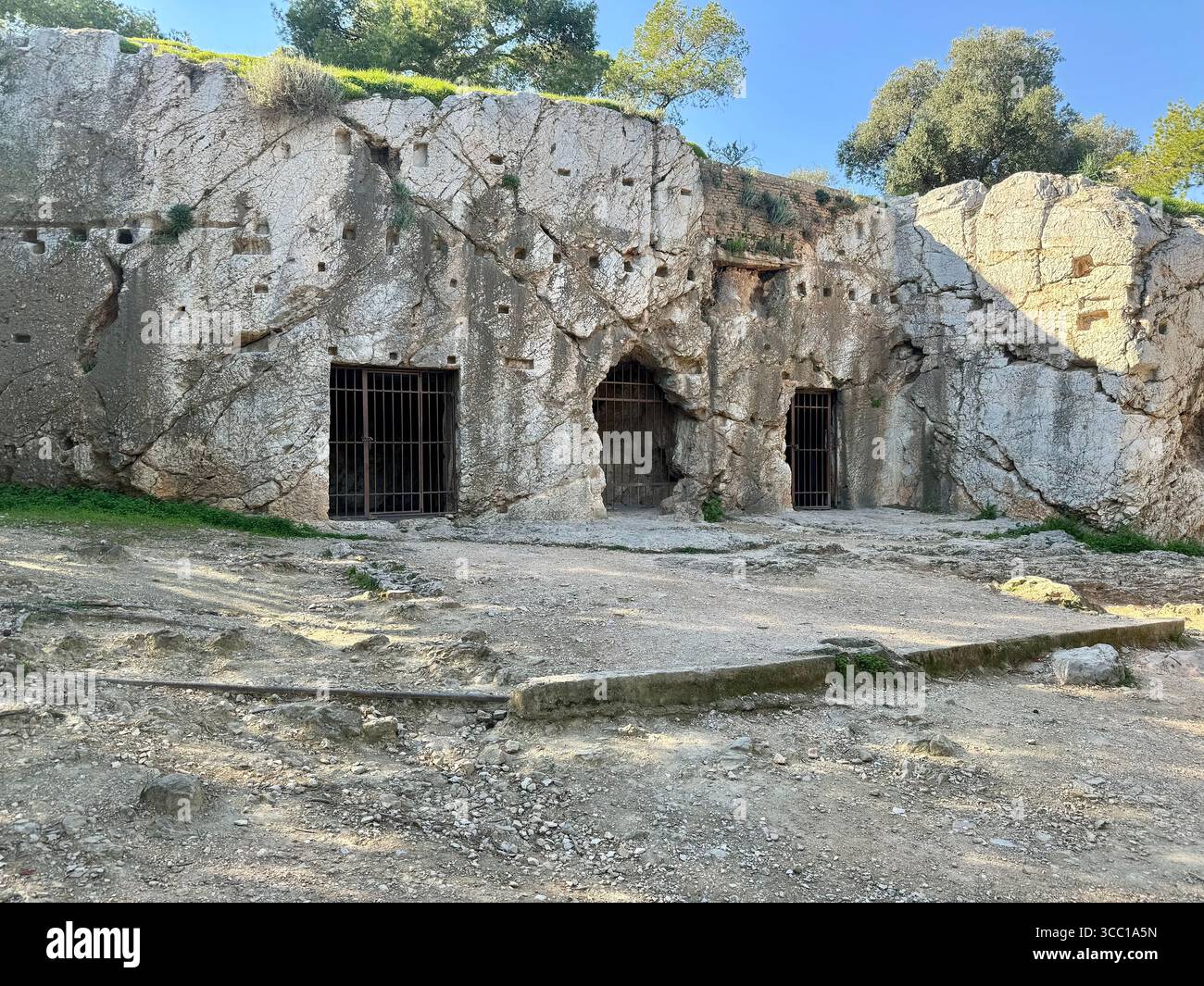 Rovine storiche della prigione di Socrate ad Atene, Grecia. - Immagine stock catturata con smartphone