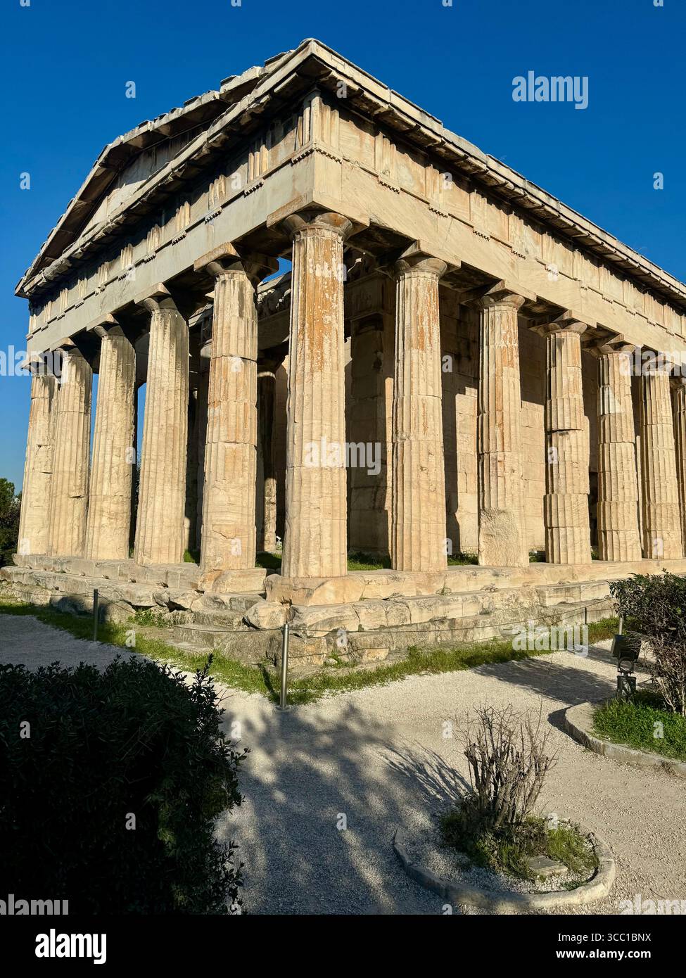 Punto panoramico del Tempio di Efestio ad Atene, in Grecia. - Immagine stock catturata con smartphone
