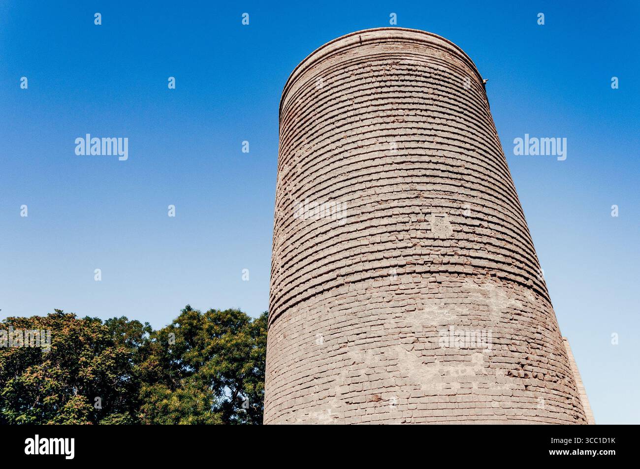 Torre della Vergine nella cittadella della città vecchia di Icheri Sheher fortificata, Baku, Azerbaigian Foto Stock