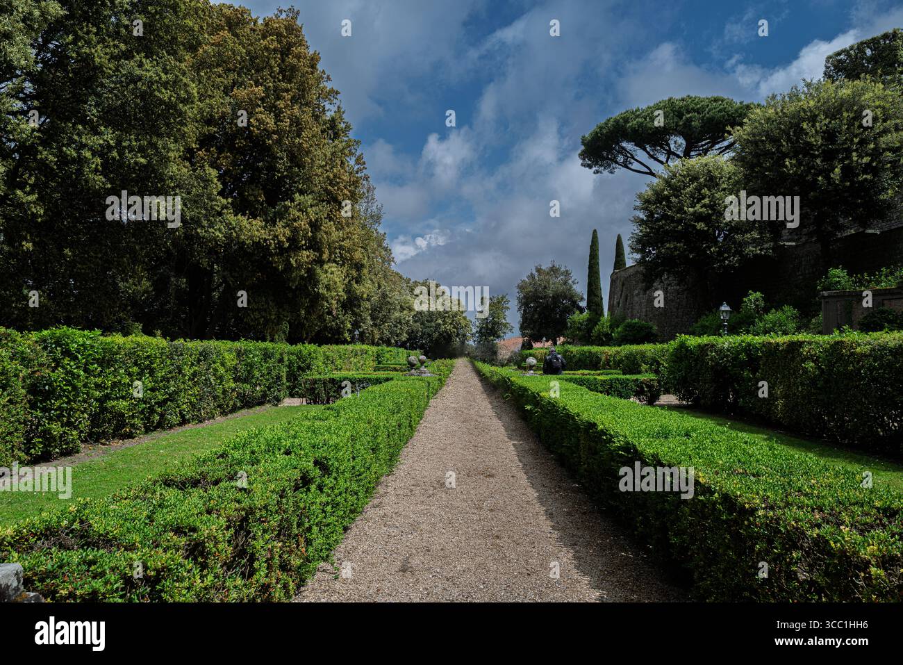 Una foto grandangolare scattata nei giardini di Gandolfo, la residenza estiva del papa. Foto Stock