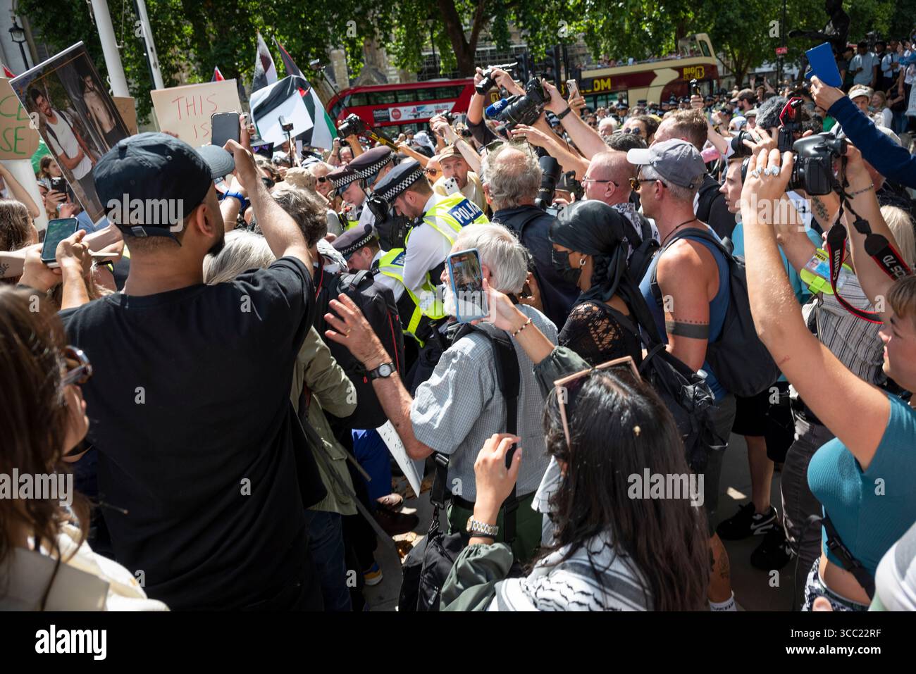 Palestina Action Protestation at Parliament Square, Londra, Inghilterra, Regno Unito, 09/08/2025 Foto Stock