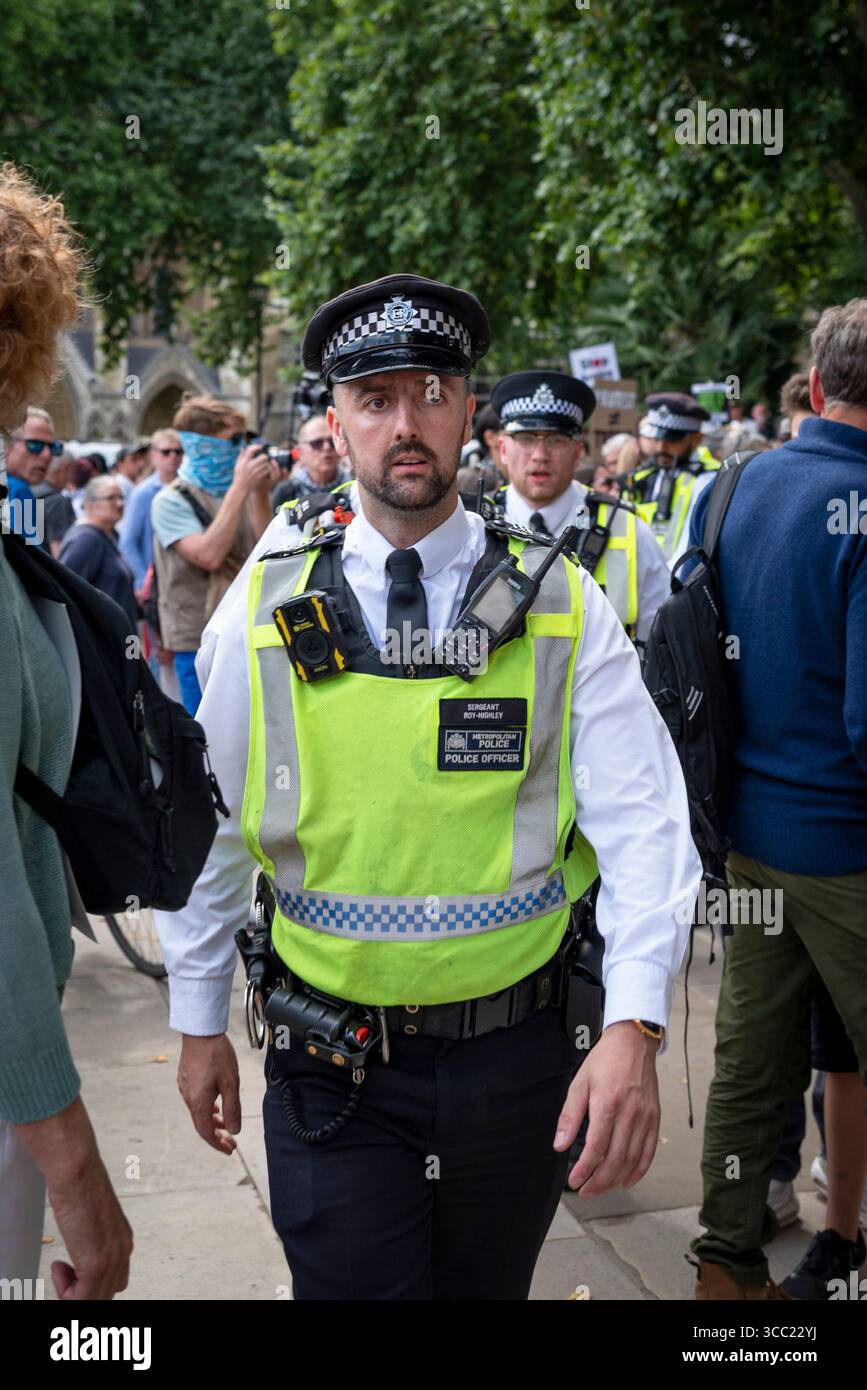 Incontro con la polizia alla Palestina Action Protestation presso Parliament Square, Londra, Inghilterra, Regno Unito, 09/08/2025 Foto Stock