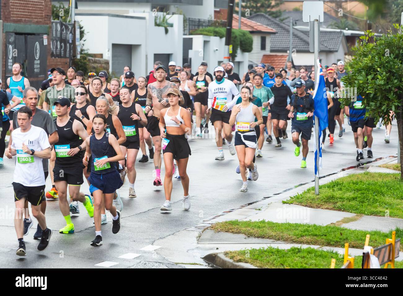 Dover Heights, Sydney, Australia. 10 agosto 2025. Migliaia di corridori percorrono le strade di Sydney per l'iconico City2Surf, passando per i quartieri residenziali lungo il percorso di 14 km dal CBD a Bondi Beach. Crediti: Paul Lovelace/Alamy Live News Foto Stock