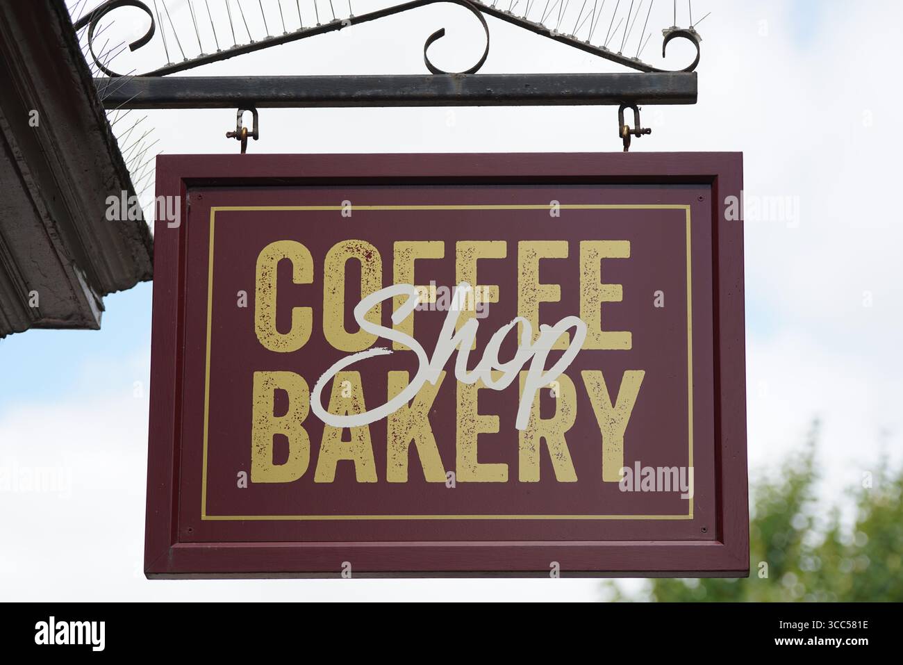 Rustico Coffee Shop and Bakery Sign with Bold Lettering. Salisbury, Inghilterra Foto Stock