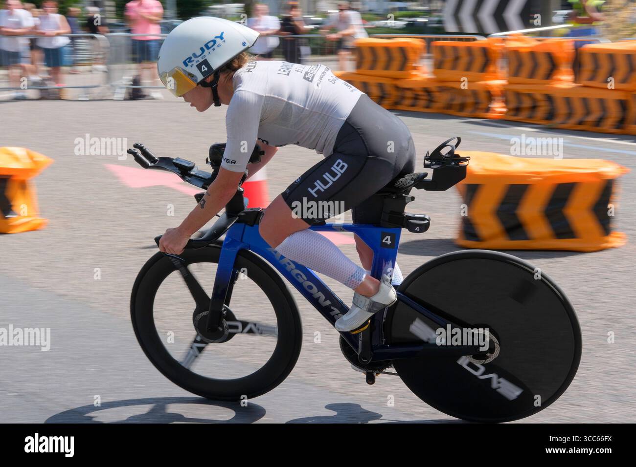Londra, Regno Unito 9 agosto 2025. Jessica Learmonth (GB) gareggia nella T100 Triathlon femminile, London Docklands. Foto Stock Londra, Regno Unito 9 agosto 2025. Jessica Learmonth (GB) gareggia nella T100 Triathlon femminile, London Docklands. Foto Stock