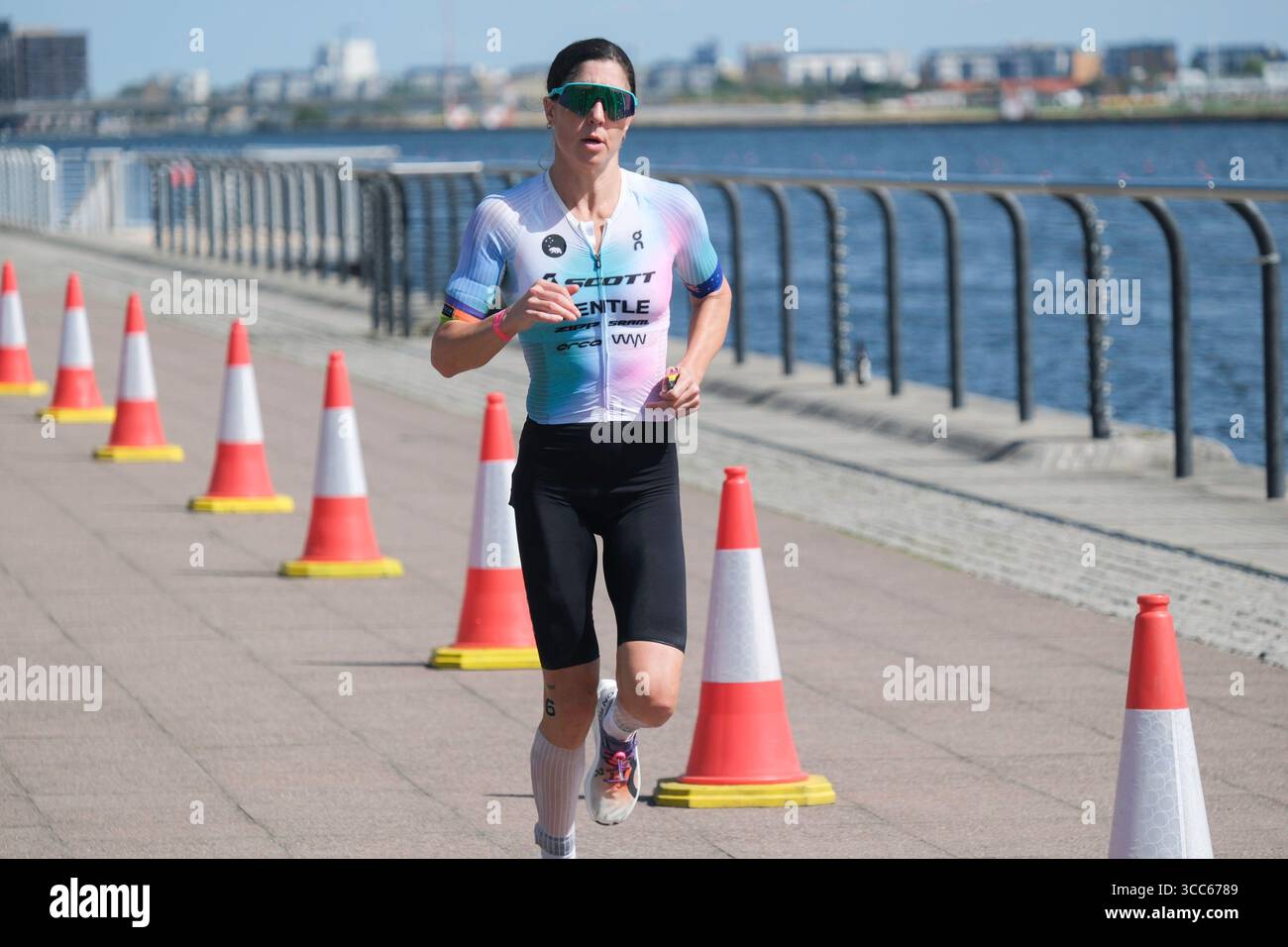 Londra, Regno Unito 9 agosto 2025. Ashleigh Gentle (Aus) gareggia nella T100 Triathlon femminile a London Docklands. Foto Stock Londra, Regno Unito 9 agosto 2025. Ashleigh Gentle (Aus) gareggia nella T100 Triathlon femminile a London Docklands. Foto Stock