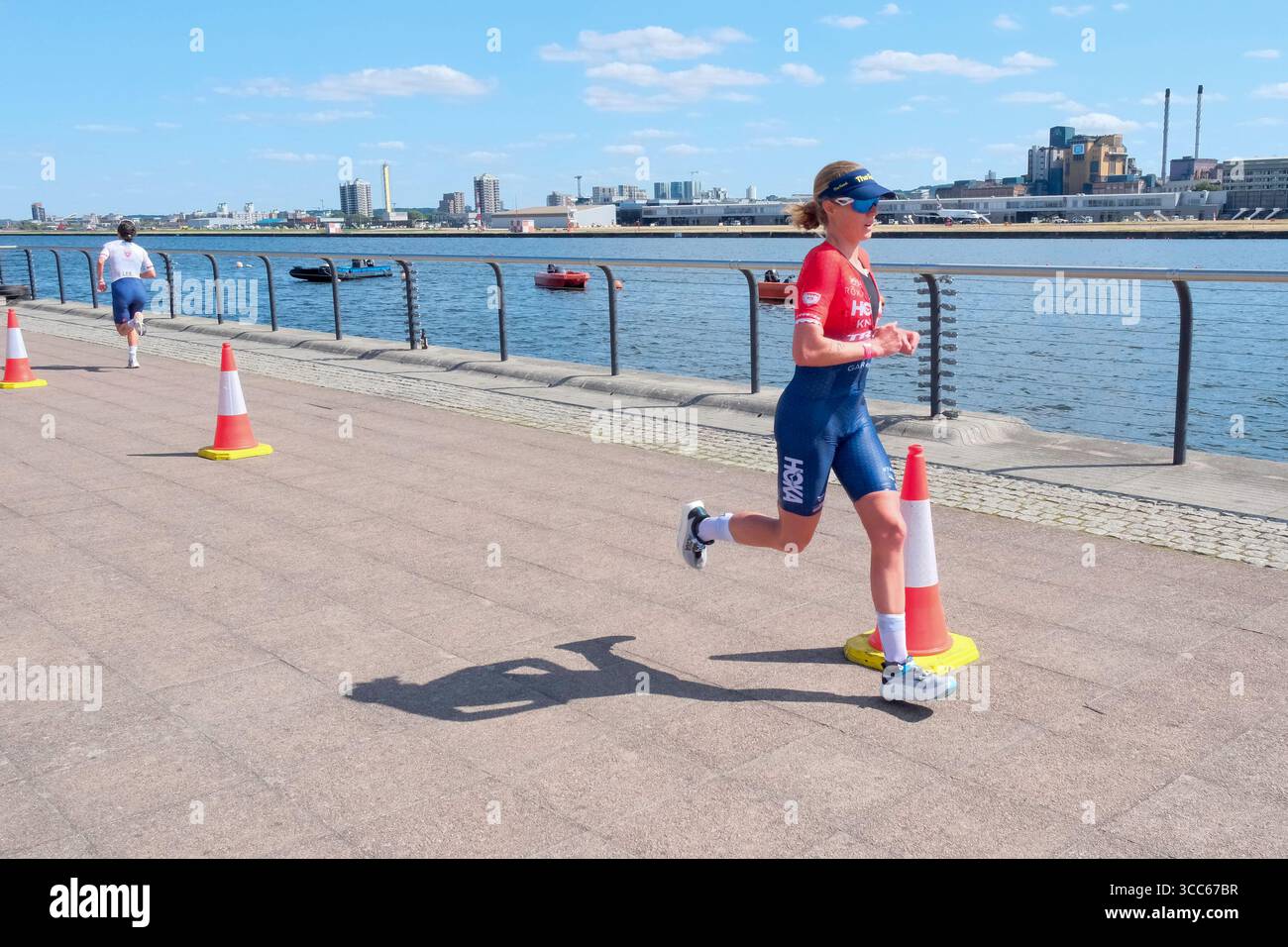 Londra, Regno Unito 9 agosto 2025. Taylor Knibb (USA) gareggia nella T100 Triathlon femminile a Londra Docklands, per arrivare al terzo posto. Foto Stock Londra, Regno Unito 9 agosto 2025. Taylor Knibb (USA) gareggia nella T100 Triathlon femminile a Londra Docklands, per arrivare al terzo posto. Foto Stock