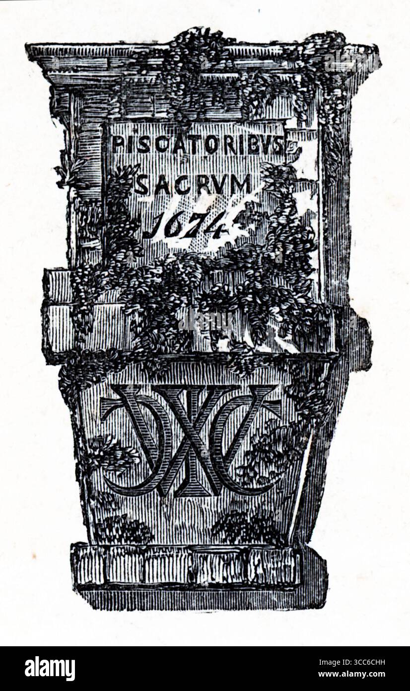 Monumento in pietra intrecciato con fogliame, inciso PISCATORIBVS SACRVM 1674 — “Sacro ai pescatori”. Sotto, un emblema scolpito reca le iniziali romane DVC. La superficie intemprata e le vigne striscianti evocano il passaggio del tempo. Questo memoriale, legato al Compleat Angler, suggerisce un addio alla vita fluviale, mescolando eleganza e riverenza pastorale. Da una selezione di incisioni stampate in rame e legno pubblicate da Henry Kent Causton nel 1851 come parte del libro di Izaak Walton e Charles Cotton, The Compleat Angler. Foto Stock