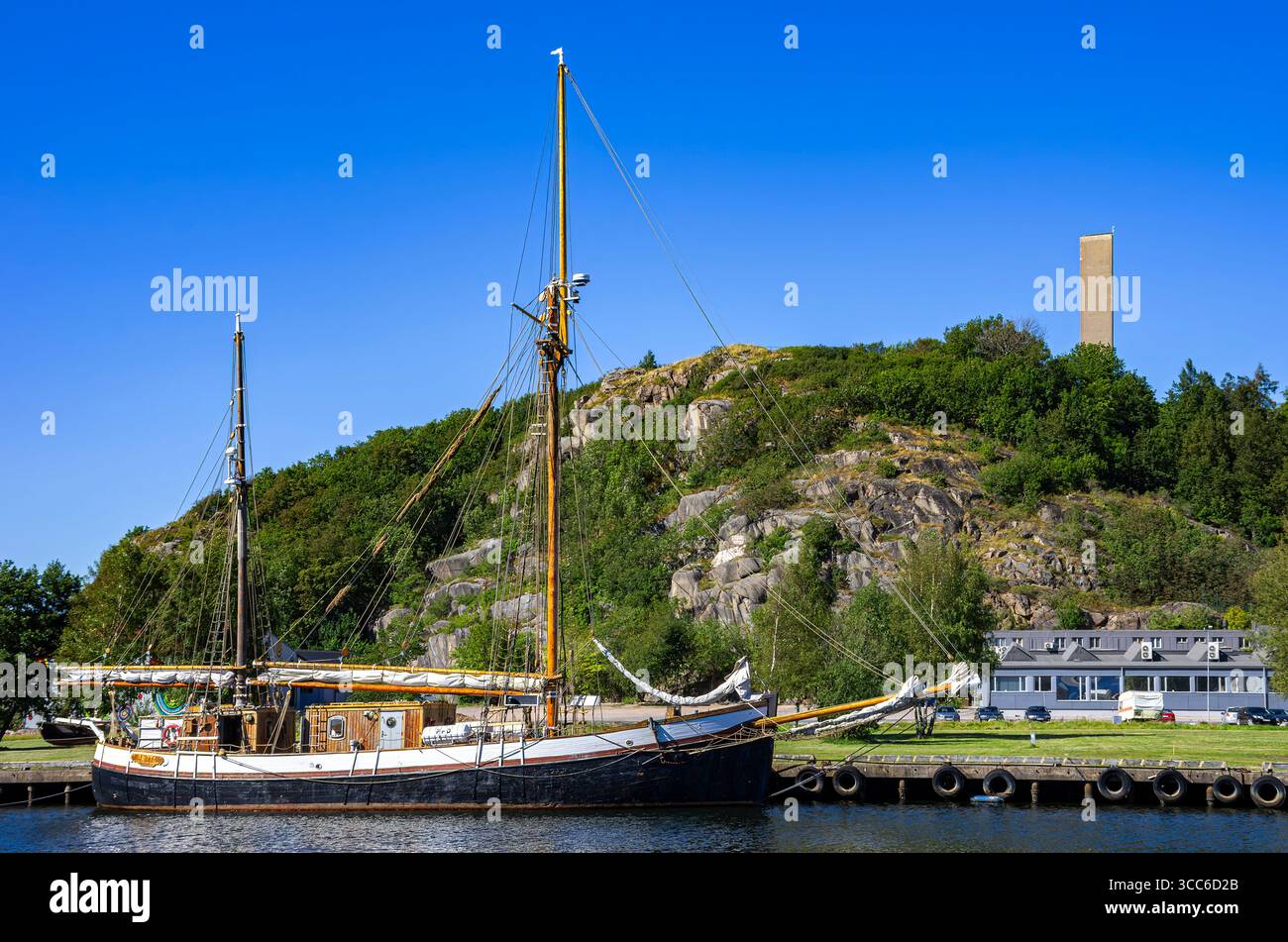 Il ketch TS BRITTA è ormeggiato presso il porto degli ospiti di Uddevalla, Bohuslän, contea di Västra Götaland, Svezia. Foto Stock