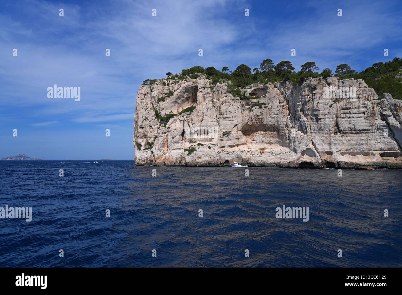 Vista delle Calanques de Cassis, un parco nazionale di scogliere calcaree sul Mar Mediterraneo vicino a Marsiglia, Francia Foto Stock