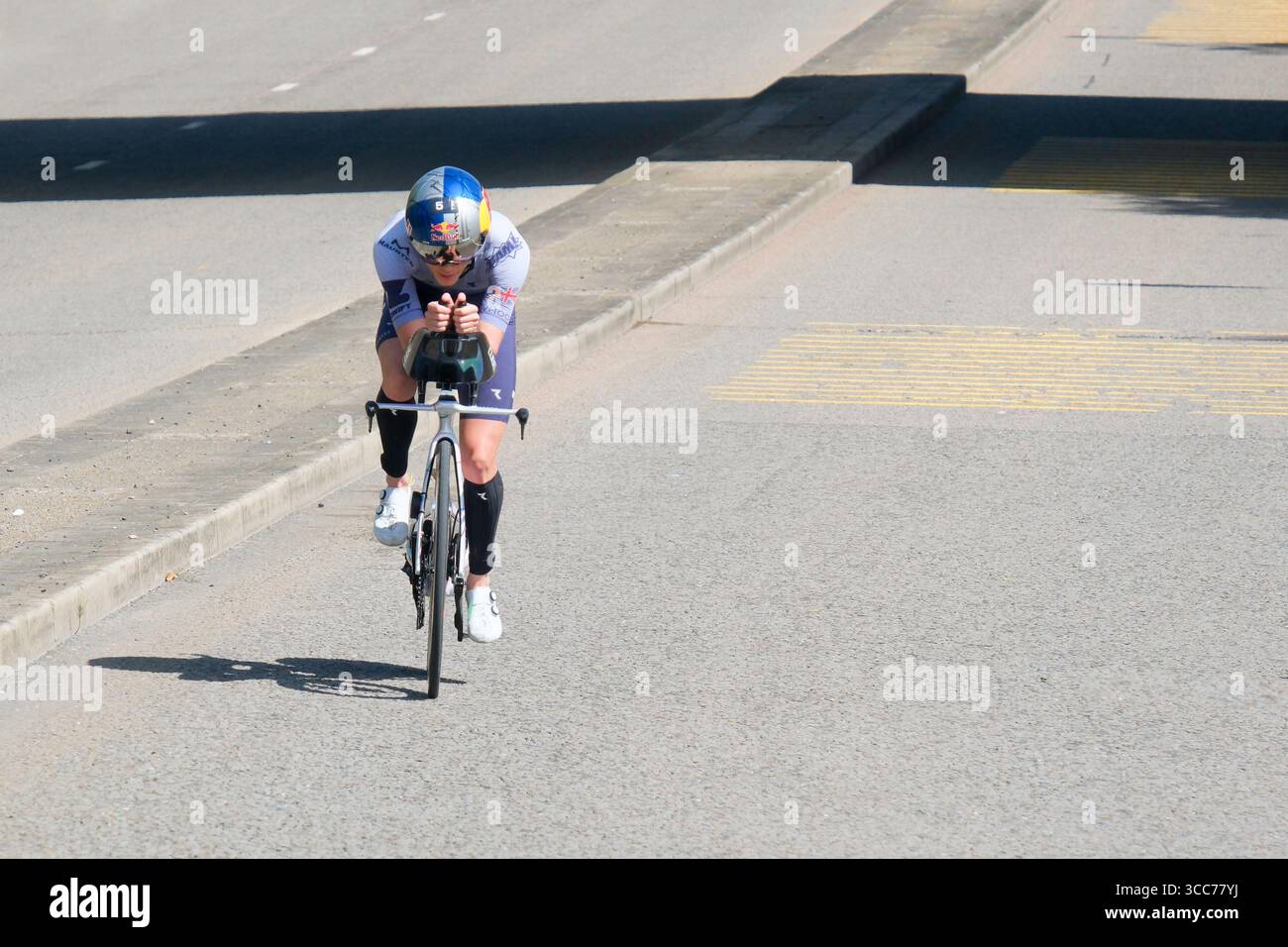 Londra, Regno Unito 9 agosto 2025. Lucy Charles-Barclay, Gran Bretagna, gareggia nella T100 Triathlon femminile a Londra Docklands sulla strada per vincere l'evento. Foto Stock Londra, Regno Unito 9 agosto 2025. Lucy Charles-Barclay, Gran Bretagna, gareggia nella T100 Triathlon femminile a Londra Docklands sulla strada per vincere l'evento. Foto Stock