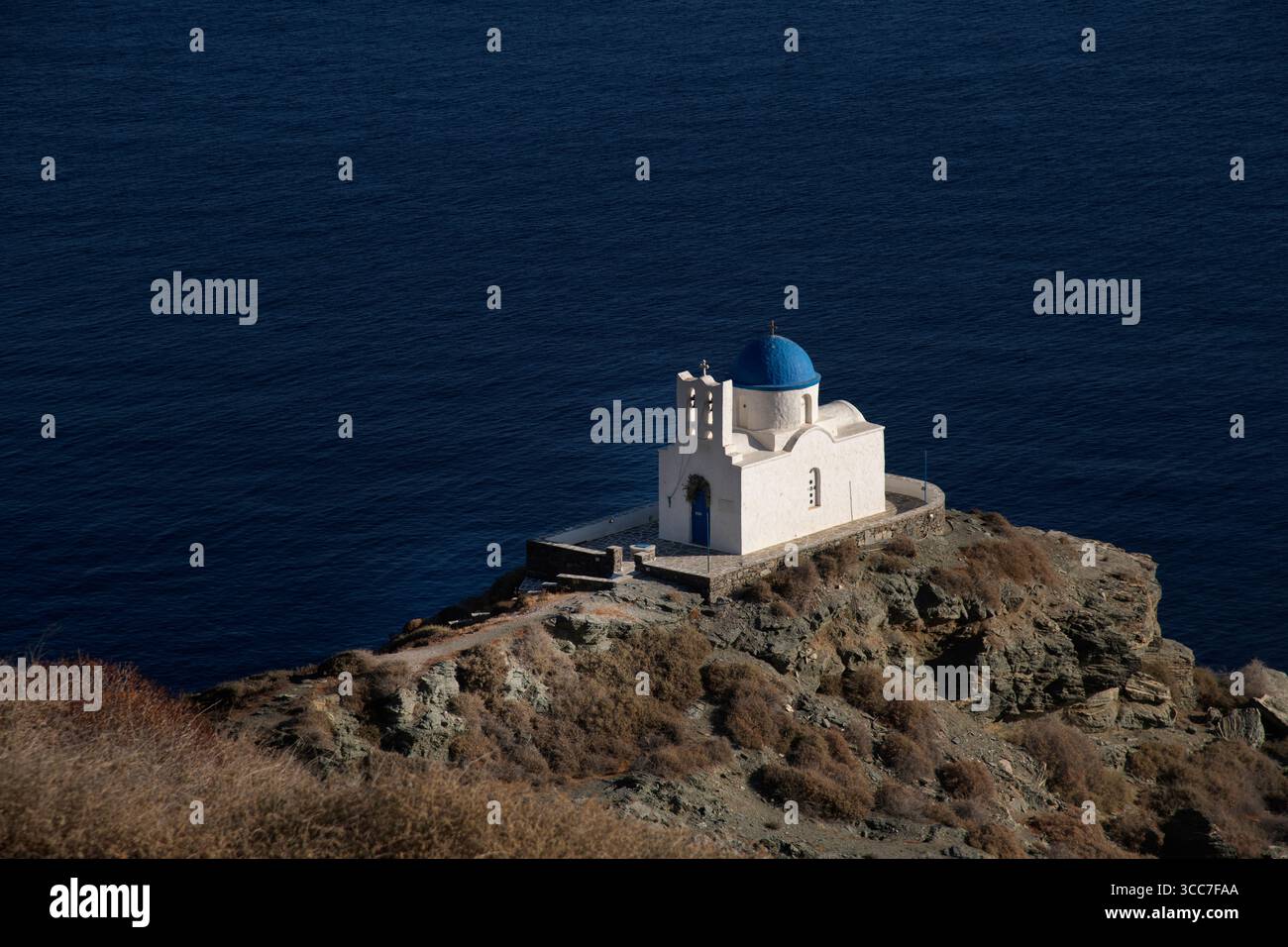 La chiesa dei sette martiri (Epta Martyres) con architettura tradizionale delle Cicladi, Kastro, Sifnos, Isole Cicladi, Grecia Foto Stock