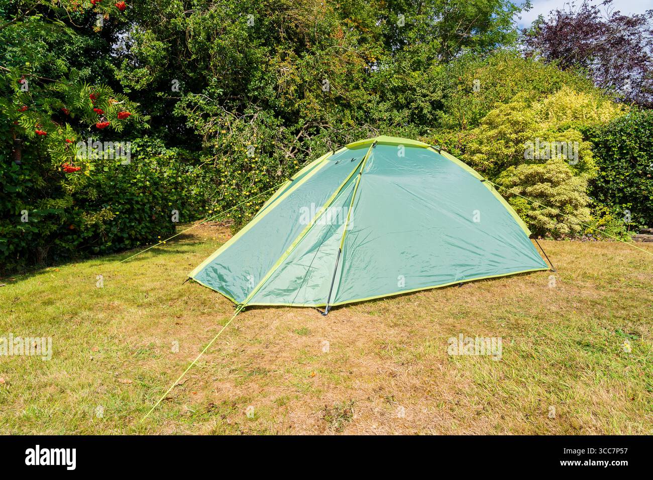 Tenda collocata in un luogo appartato, campeggiare nell'immagine del tempo libero di campagna Foto Stock