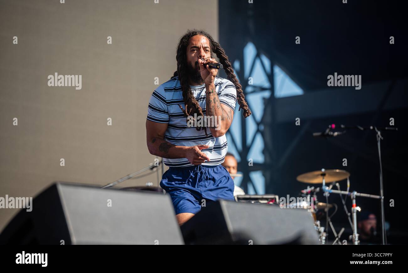 Newquay, Cornovaglia, Regno Unito. 10 agosto 2025. Polemica e impegno Bob Vylan al duo Punk rap Boardmasters 2025 Bob Vylan si esibisce al Boardmasters Festival di Newquay domenica 10 agosto, nonostante le intense reazioni pubbliche e le polemiche politiche che circondano la loro recente apparizione a Glastonbury. Crediti: Cornwall News Images/Alamy Live News Foto Stock