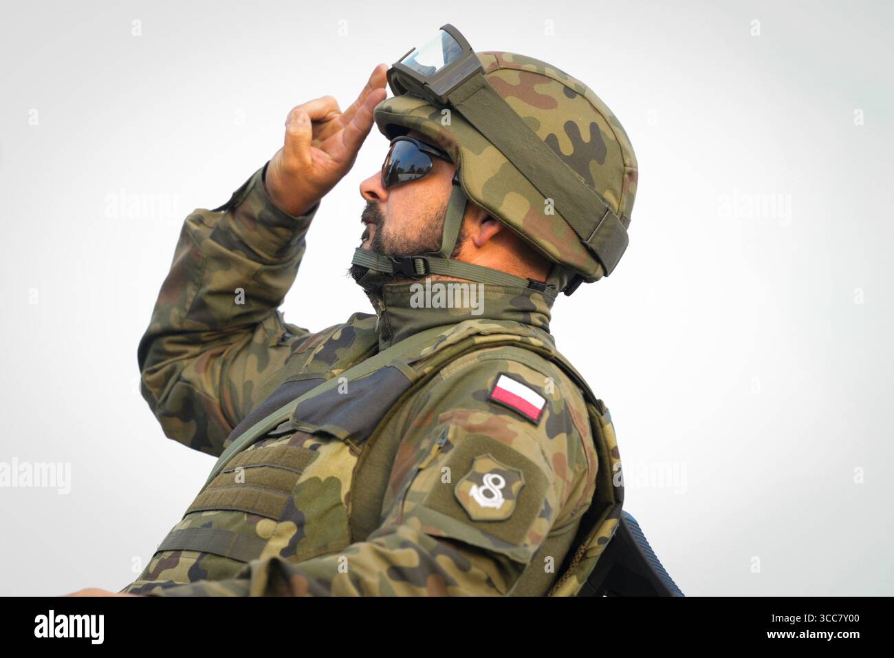 Varsavia, Polonia. 10 agosto 2025. I veicoli militari sono visti la mattina presto a Varsavia, in Polonia, il 10 agosto 2025. Le prove si svolgono a Varsavia per la prossima parata militare annuale. (Foto di Jaap Arriens/Sipa USA) credito: SIPA USA/Alamy Live News Foto Stock