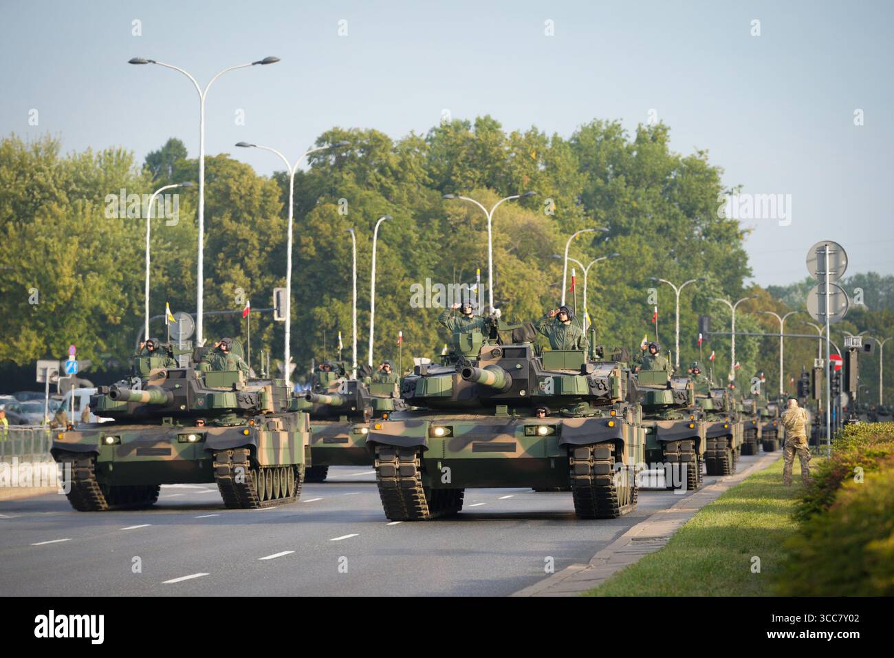 Varsavia, Polonia. 10 agosto 2025. I carri armati K2 sono stati avvistati la mattina presto a Varsavia, in Polonia, il 10 agosto 2025. Le prove si svolgono a Varsavia per la prossima parata militare annuale. (Foto di Jaap Arriens/Sipa USA) credito: SIPA USA/Alamy Live News Foto Stock