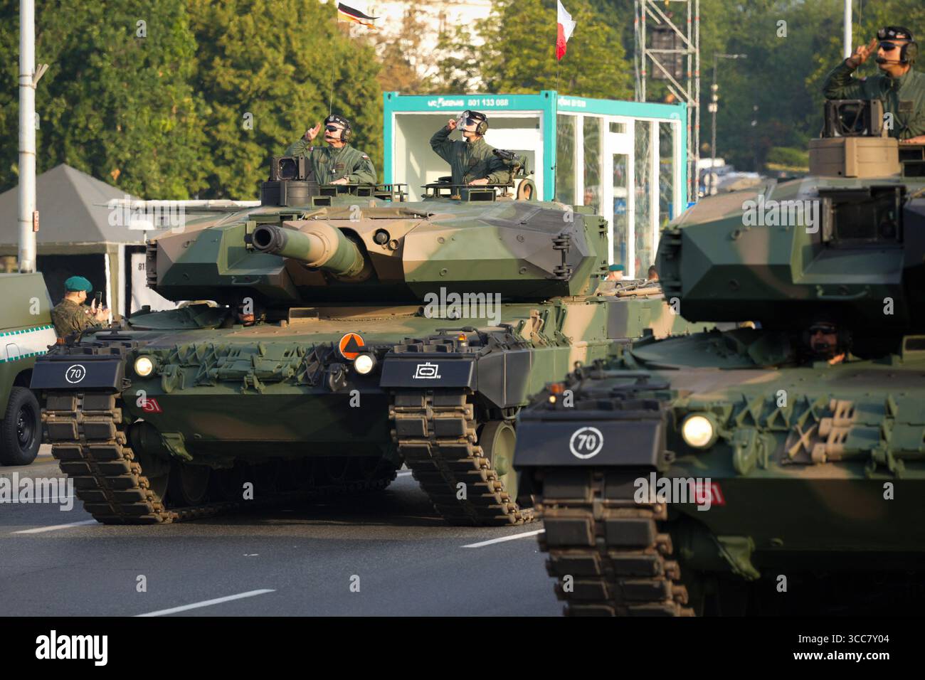Varsavia, Polonia. 10 agosto 2025. I carri armati Leopared 2PL sono stati avvistati la mattina presto a Varsavia, in Polonia, il 10 agosto 2025. Le prove si svolgono a Varsavia per la prossima parata militare annuale. (Foto di Jaap Arriens/Sipa USA) credito: SIPA USA/Alamy Live News Foto Stock