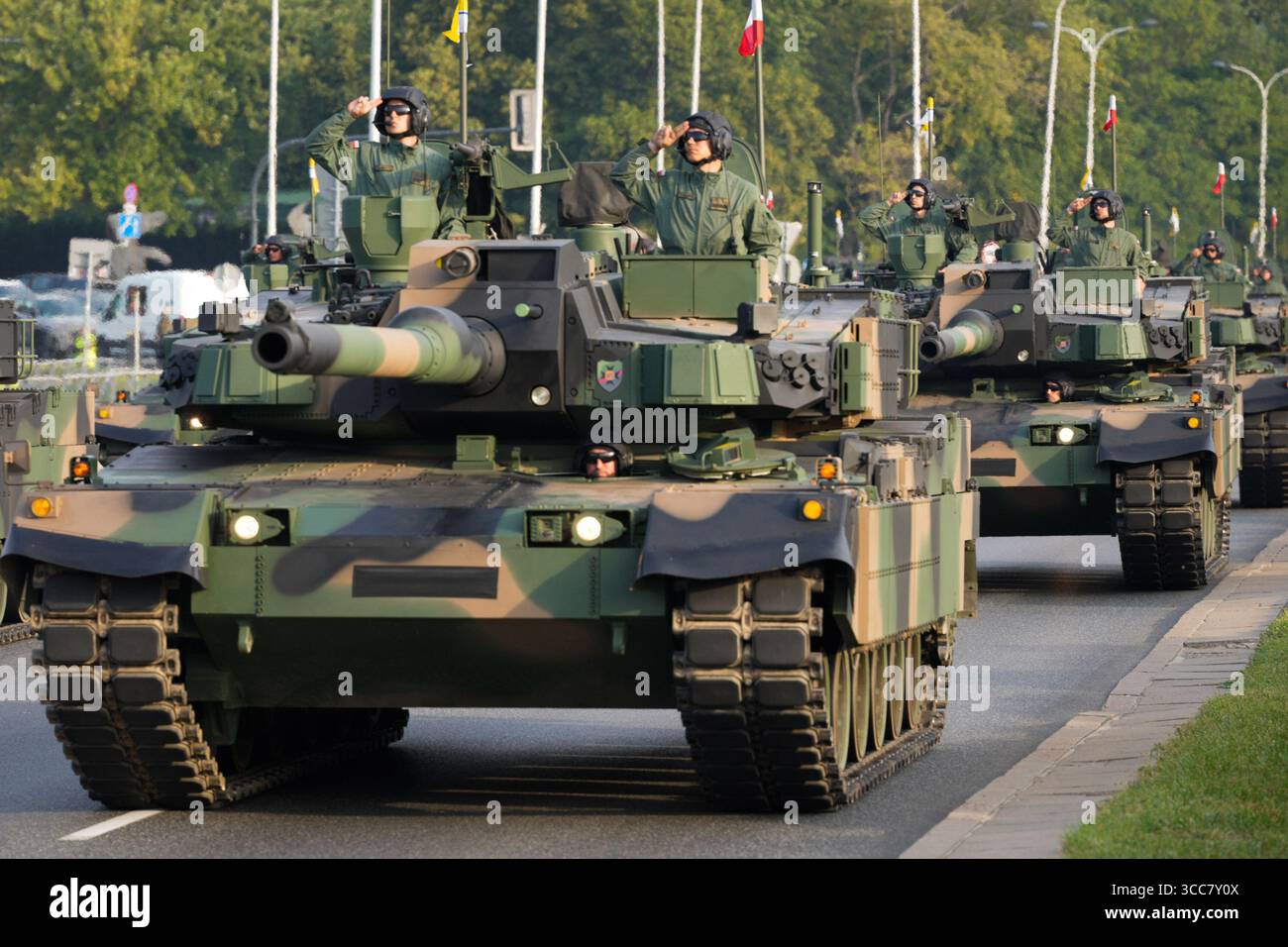 Varsavia, Polonia. 10 agosto 2025. I carri armati K2 sono stati avvistati la mattina presto a Varsavia, in Polonia, il 10 agosto 2025. Le prove si svolgono a Varsavia per la prossima parata militare annuale. (Foto di Jaap Arriens/Sipa USA) credito: SIPA USA/Alamy Live News Foto Stock