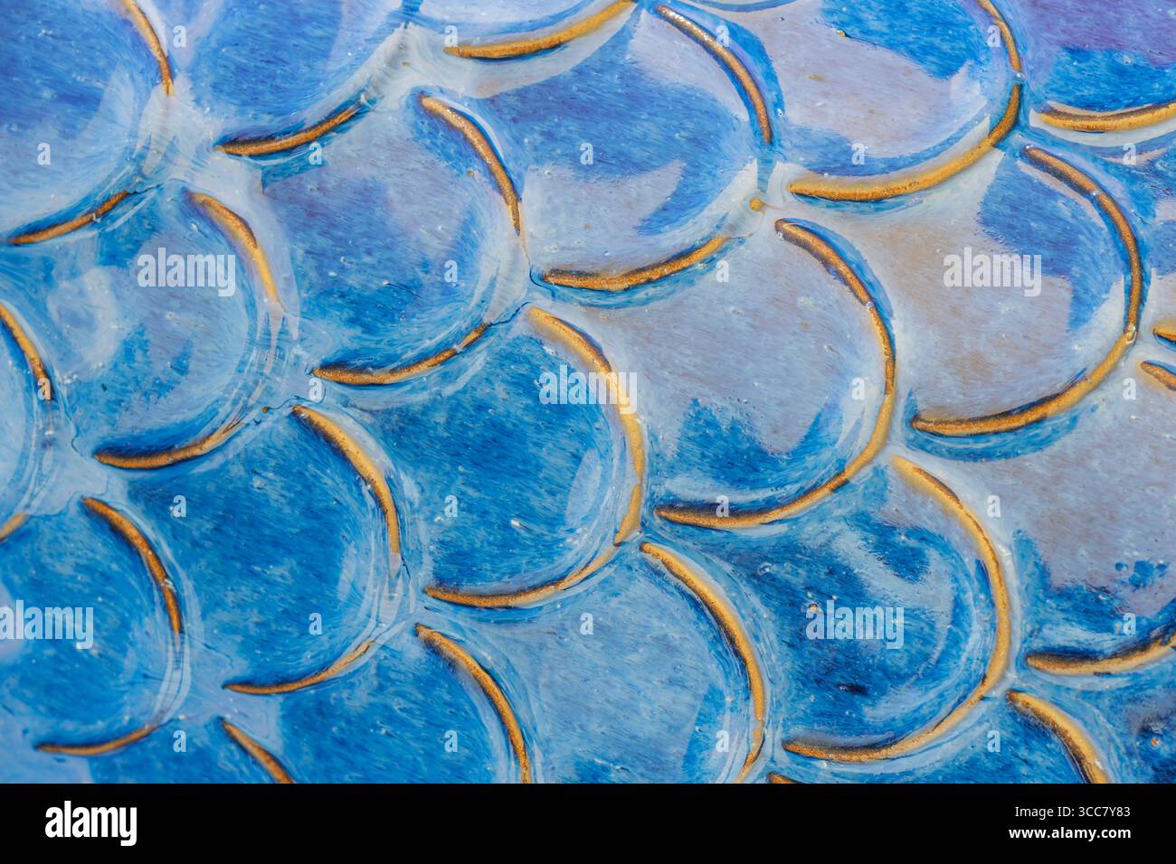 Motivo piastrelle in ceramica blu acqua simile a scale sirena Foto Stock