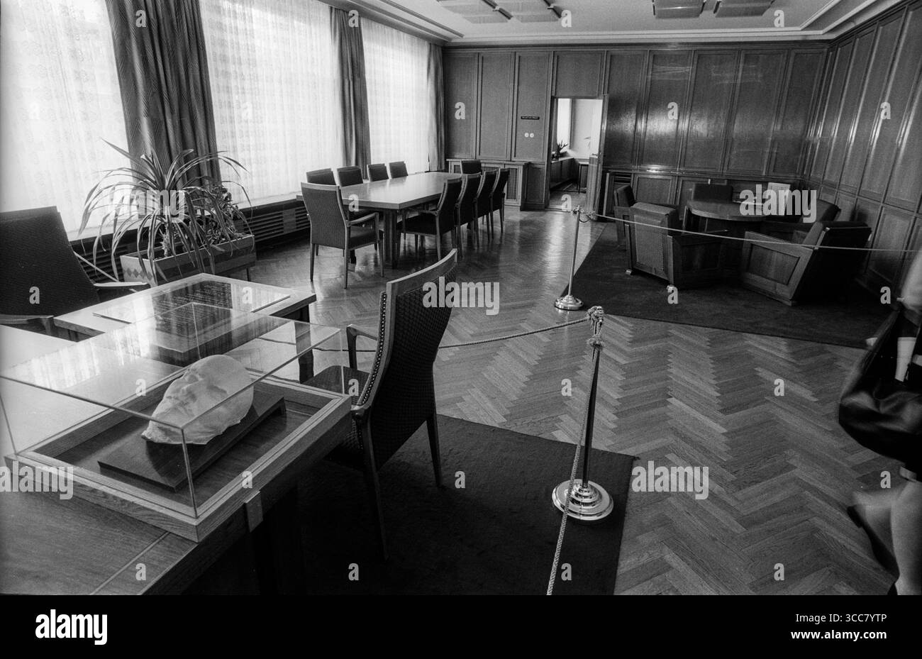 Stasi - Museum Deutschland, Berlin, 15.06.1992, Forschungs - und Gedenkstätte in der Normannenstraße, Stasi - Museum, Konferenzraum, Â *** Museo Stasi Germania, Berlino, 15 06 1992, Centro di ricerca e memoria di Normannenstraße, Museo Stasi, sala conferenze, Â Foto Stock