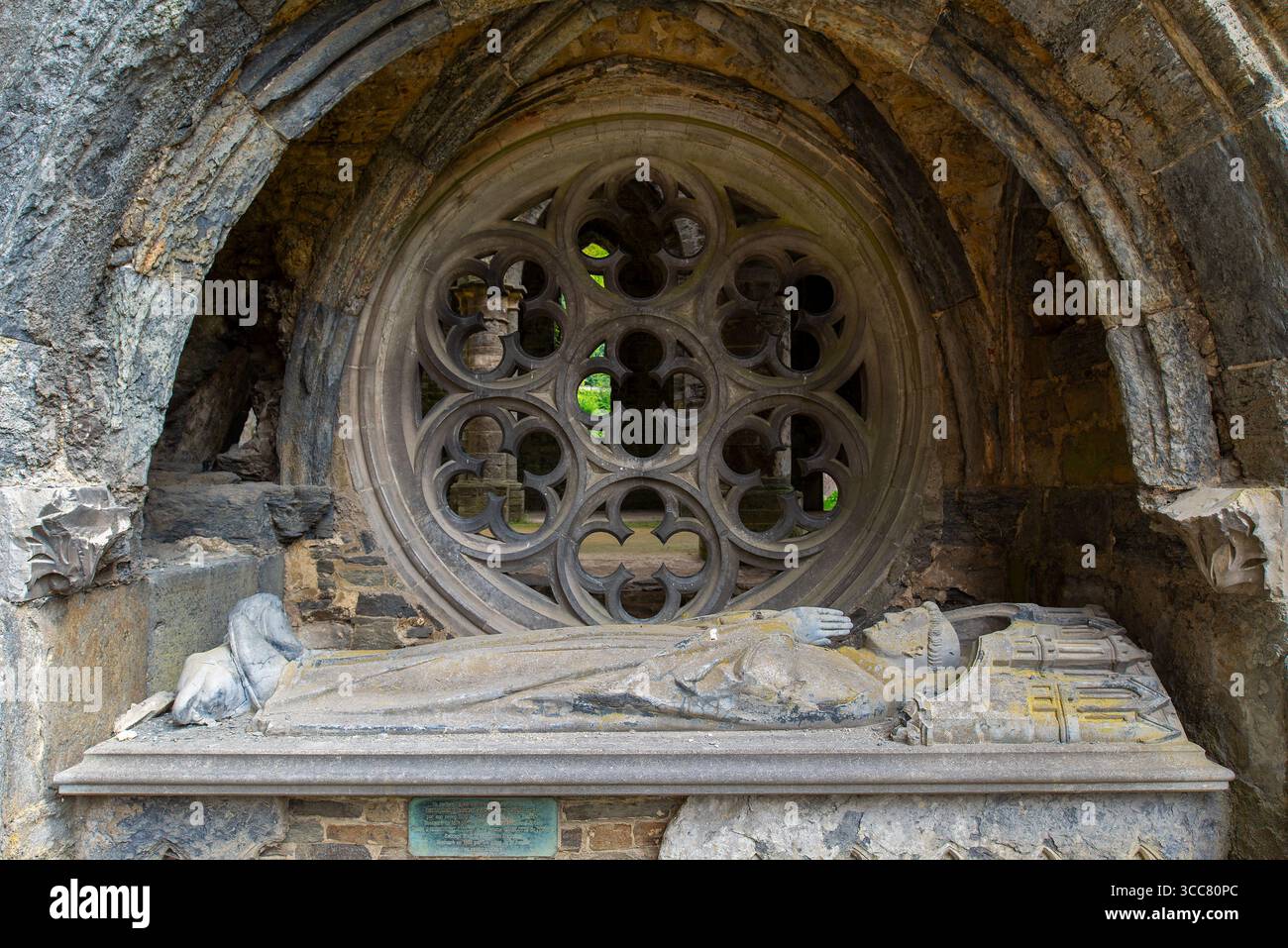 Tomba effigie del crociato Gobert d'Aspremont nell'Abbaye de Villers del XIII secolo, ex abbazia cistercense di Villers-la-Ville, Brabante Vallone, Belgio Foto Stock