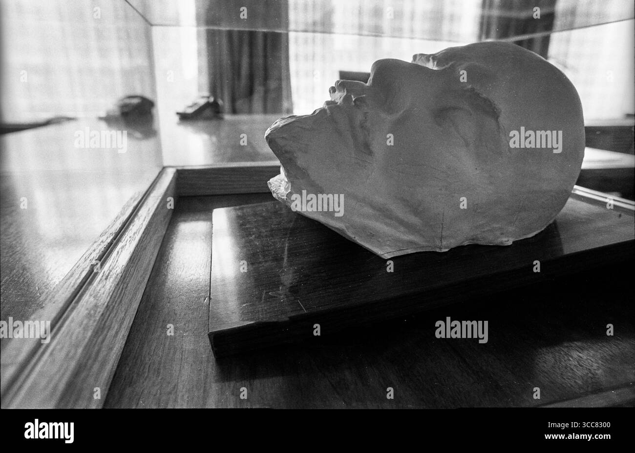 Stasi - Museum Deutschland, Berlin, 15.06.1992, Forschungs - und Gedenkstätte in der Normannenstraße, Stasi - Museum, Leninkopf ..., Â *** Stasi Museum Germany, Berlin, 15 06 1992, Research and Memorial Site in Normannenstraße, Stasi Museum , Leninkopf , Â Foto Stock