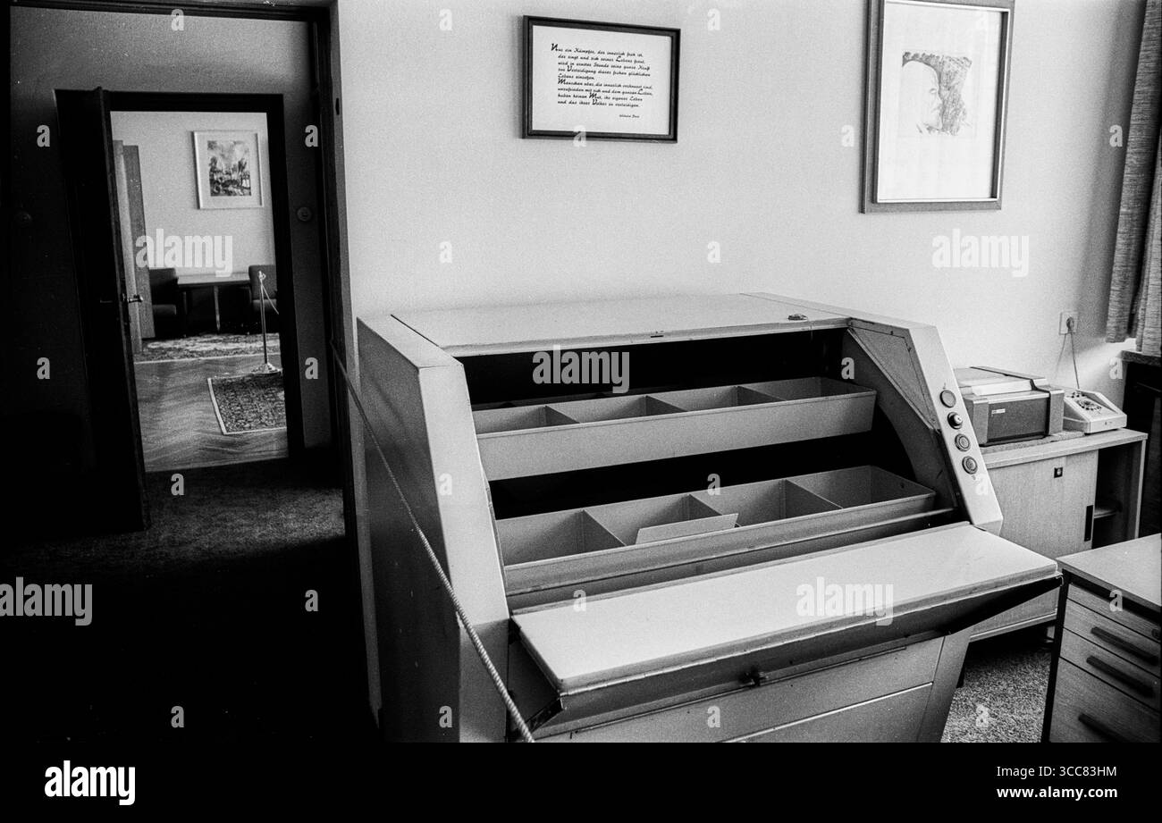 Stasi - Museum Deutschland, Berlin, 15.06.1992, Forschungs - und Gedenkstätte in der Normannenstraße, Stasi - Museum, Aktenregistratur, Â *** Stasi Museum Germany, Berlin, 15 06 1992, Research and Memorial Center in Normannenstraße, Stasi Museum, file Registry, Â Foto Stock