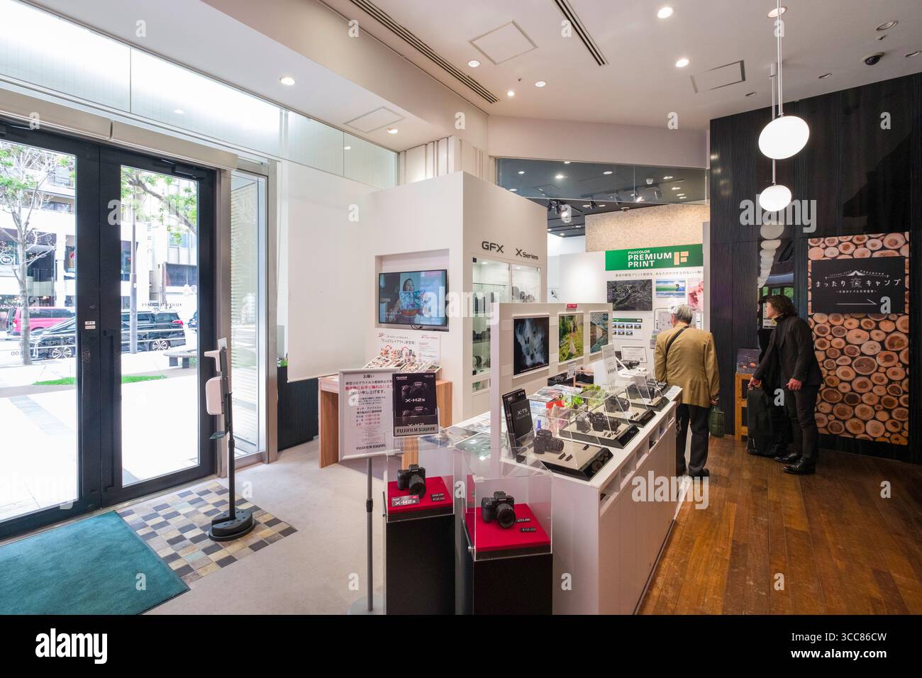 Fotocamere digitali Fujifilm esposte all'interno del Fujifilm Photo History Museum, Akasaka, Minato City, Tokyo, Kantō, Honshu, Giappone Foto Stock
