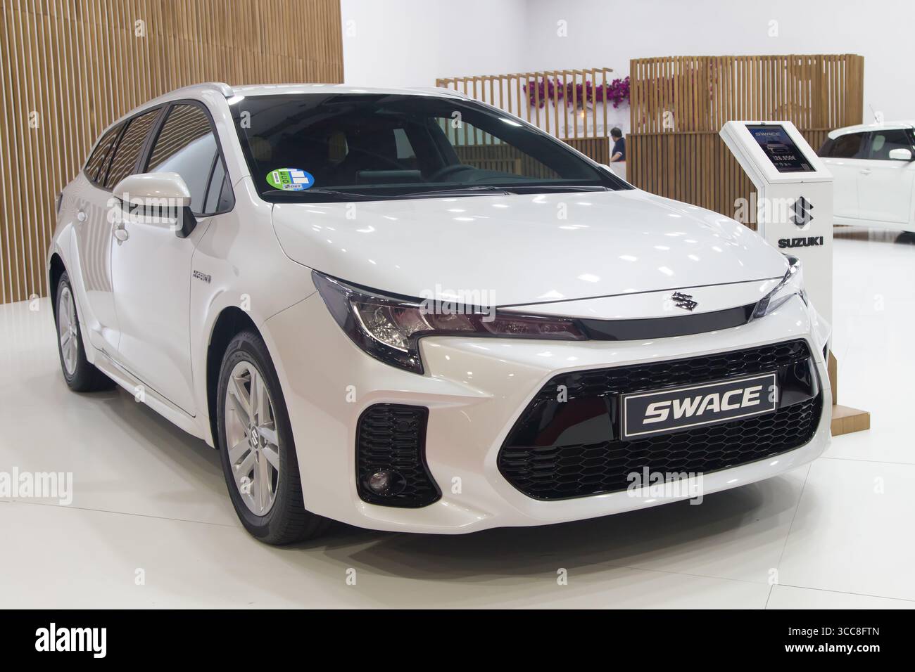 Barcellona, Spagna - 18 maggio 2025: Suzuki Swace in mostra all'Automobile Barcelona 2025 di Barcellona, Spagna. Foto Stock