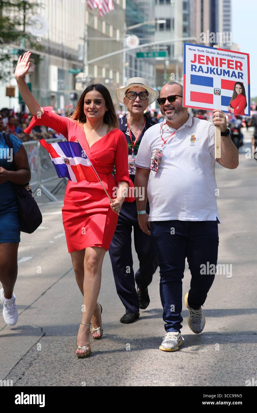 New York, Stati Uniti. 10 agosto 2025. NEW YORK, NEW YORK - 10 AGOSTO 2025: Jenifer Rajkumar marcia lungo Avenue of the Americas durante la Festa dei Domenicani a Manhattan. L'annuale National Dominican Day Parade celebra il patrimonio dominicano e l'unità delle comunità dominicane e americane, attirando migliaia di spettatori lungo il percorso dalla 39th Street alla 54th Street. (Foto: Luiz Rampelotto/EuropaNewswire/Sipa USA) credito: SIPA USA/Alamy Live News Foto Stock