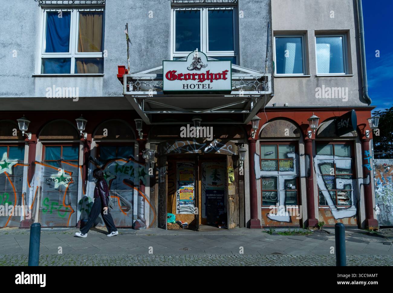 Georghof Hotel a Berlino Friedrichshain - Urban Lost Place and Refugee Accommodation dibattito. Foto Stock