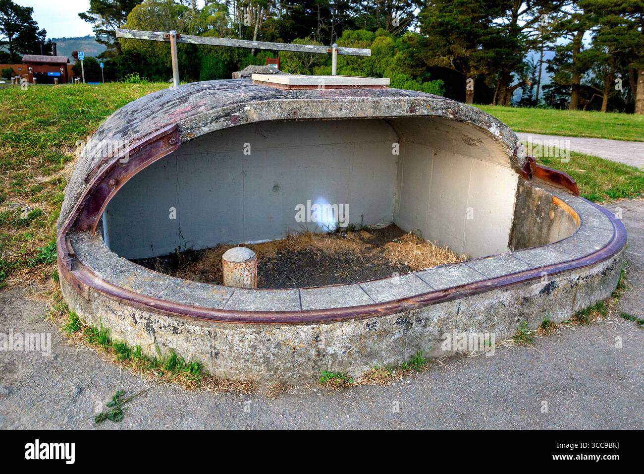 Storico bunker "base End Stations" della seconda guerra mondiale a Muir Beach Overlook, California. I bunker sono stati utilizzati dagli United States Army Coast Arti degli anni '1940 Foto Stock