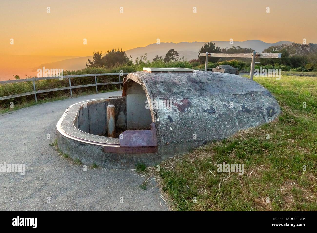 Storico bunker "base End Stations" della seconda guerra mondiale a Muir Beach Overlook, California. I bunker sono stati utilizzati dagli United States Army Coast Arti degli anni '1940 Foto Stock