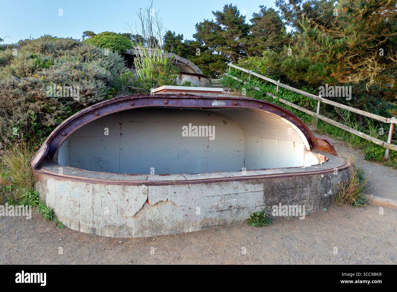 Storico bunker "base End Stations" della seconda guerra mondiale a Muir Beach Overlook, California. I bunker sono stati utilizzati dagli United States Army Coast Arti degli anni '1940 Foto Stock