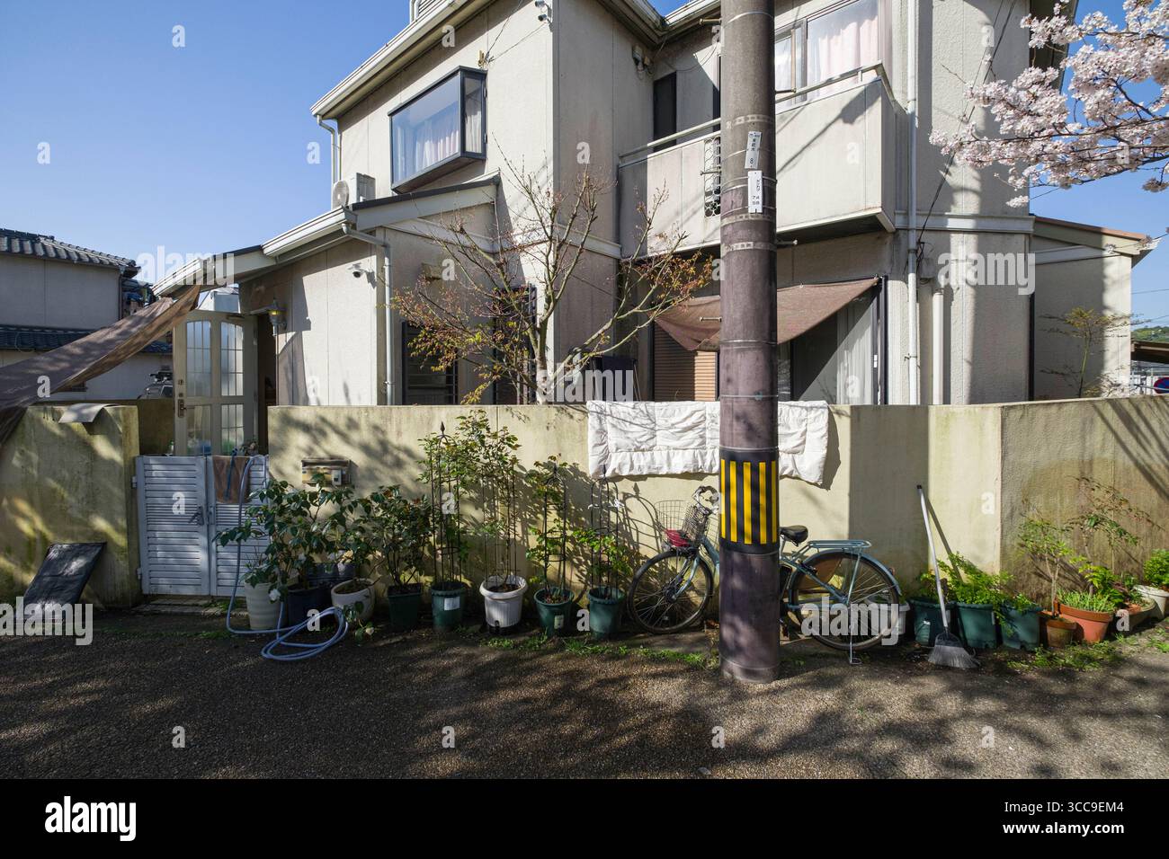 Casa moderna su Tetsugaku No Michi, Jodoji Kamiminamidacho, Sakyo Ward, Kyoto, Kansai, Honshu, Giappone Foto Stock