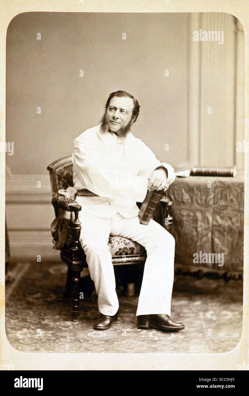 1870 c., Venezia ITALIA: Lo scrittore italiano autodidatta Dante Alighieri, studioso ANTONIO MASCHIO ( 1825 - 1898 ). Negoziante, commerciante di seconda mano, gondoliere e infine inserviente al liceo "Foscarini" di Venezia. Conosciuto come il "gondoliere danteano" fu uno dei più grandi studiosi e saggisti della Divina Commedia. Foto di Vianelli , Venezia . - DIVINA COMMEDIA - DANTISTA - SCRITTORE - LETTERATURA - LETTERATURA - letterato - POESIA - POESIA - incisione - ritratto - ritratto - libro - SAGGISTA - barba - abito bianco - abito vestito bianco --- Archivio GBB Foto Stock