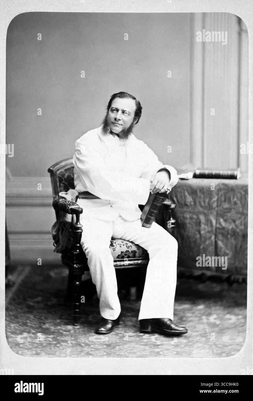 1870 c., Venezia ITALIA: Lo scrittore italiano autodidatta Dante Alighieri, studioso ANTONIO MASCHIO ( 1825 - 1898 ). Negoziante, commerciante di seconda mano, gondoliere e infine inserviente al liceo "Foscarini" di Venezia. Conosciuto come il "gondoliere danteano" fu uno dei più grandi studiosi e saggisti della Divina Commedia. Foto di Vianelli , Venezia . - DIVINA COMMEDIA - DANTISTA - SCRITTORE - LETTERATURA - LETTERATURA - letterato - POESIA - POESIA - incisione - ritratto - ritratto - libro - SAGGISTA - barba - abito bianco - abito vestito bianco --- Archivio GBB Foto Stock