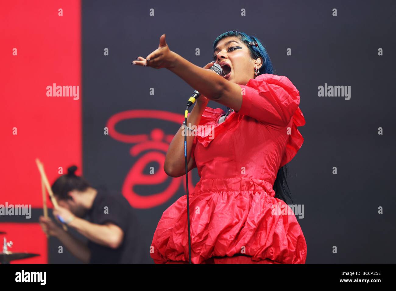 La cantautrice australiana Ecca Vandal si esibisce allo Sziget Festival 2025 di Budapest, Ungheria Foto Stock