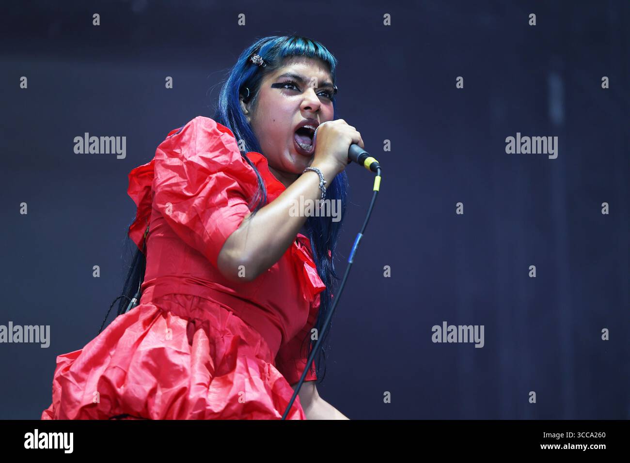 La cantautrice australiana Ecca Vandal si esibisce allo Sziget Festival 2025 di Budapest, Ungheria Foto Stock