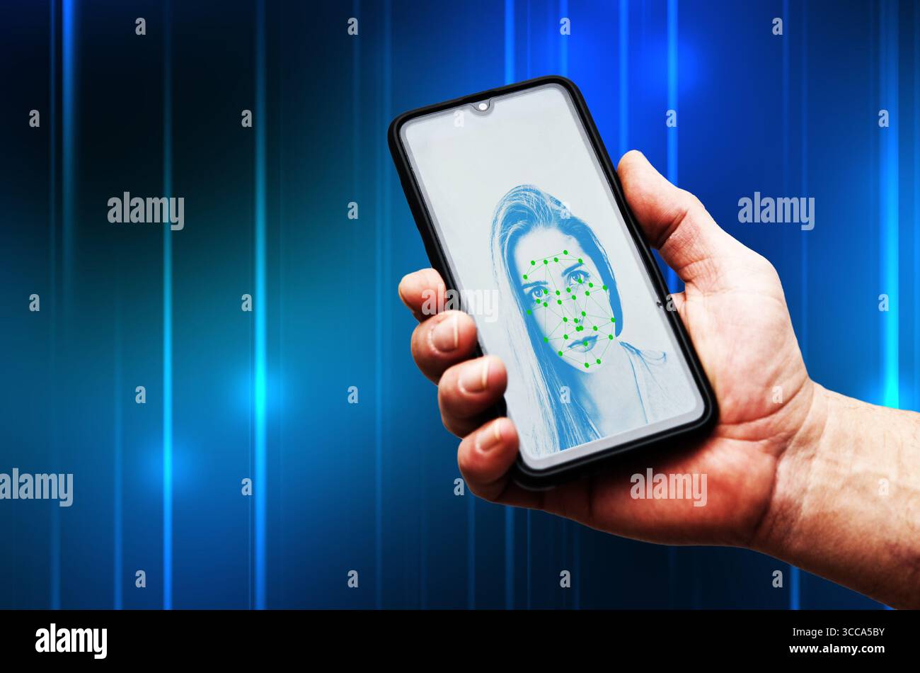 concetto di scansione facciale con linee e griglie digitali, che rappresentano dati biometrici, sicurezza e verifica dell'identità Foto Stock