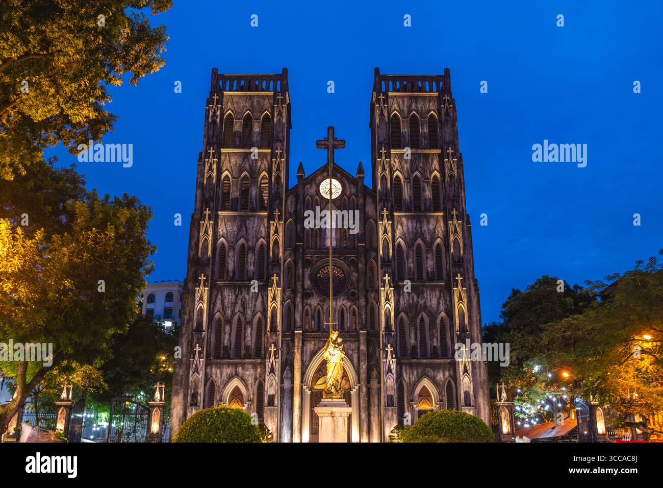 Cattedrale di San Giuseppe in Nha Chung Church Street ad Hanoi, Vietnam Foto Stock