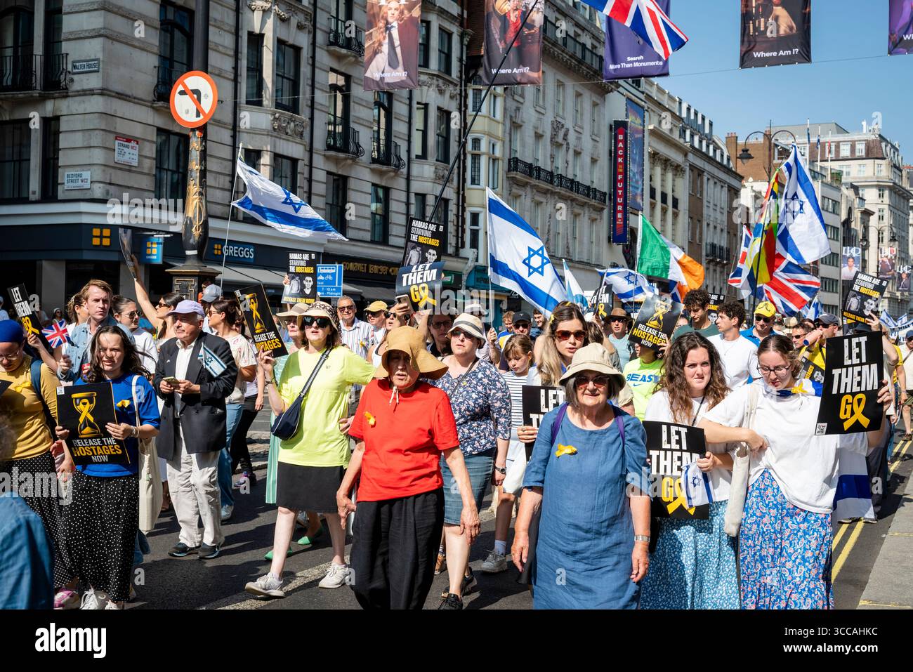 Dimostrazione "Bring Them Home" che chiede il rilascio degli ostaggi israeliani detenuti da Hamas dall'attacco terroristico del 7 ottobre, Londra, Inghilterra, Regno Unito, 10/08 Foto Stock