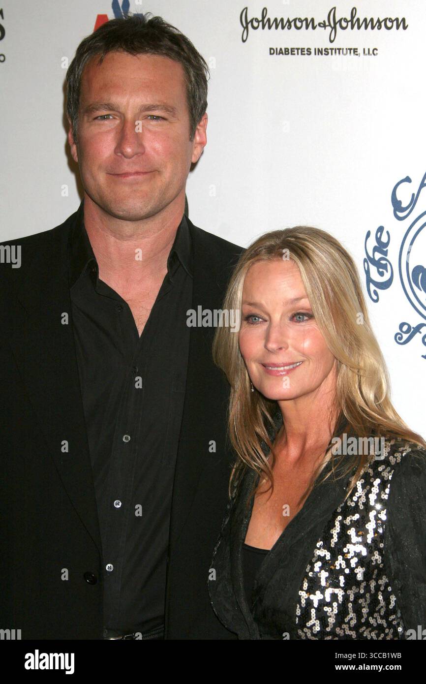 John Corbett e Bo Derek al 30° anniversario della giostra di Hope Ball a Los Angeles - 25 ottobre 2008 Foto Stock