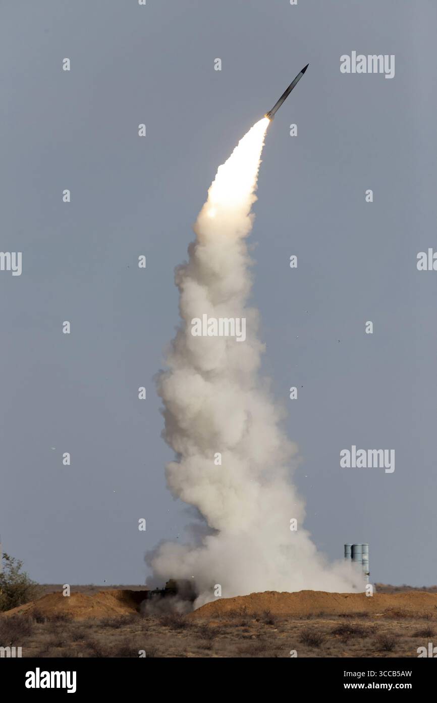 Addestramento militare, lancio di un missile antiaereo per colpire un bersaglio aereo, la Bielorussia Foto Stock
