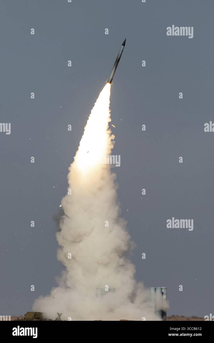 Addestramento militare, lancio di un missile antiaereo per colpire un bersaglio aereo, la Bielorussia Foto Stock
