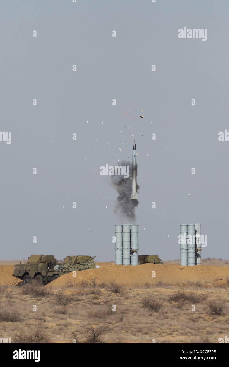 Addestramento militare, lancio di un missile antiaereo per colpire un bersaglio aereo, la Bielorussia Foto Stock