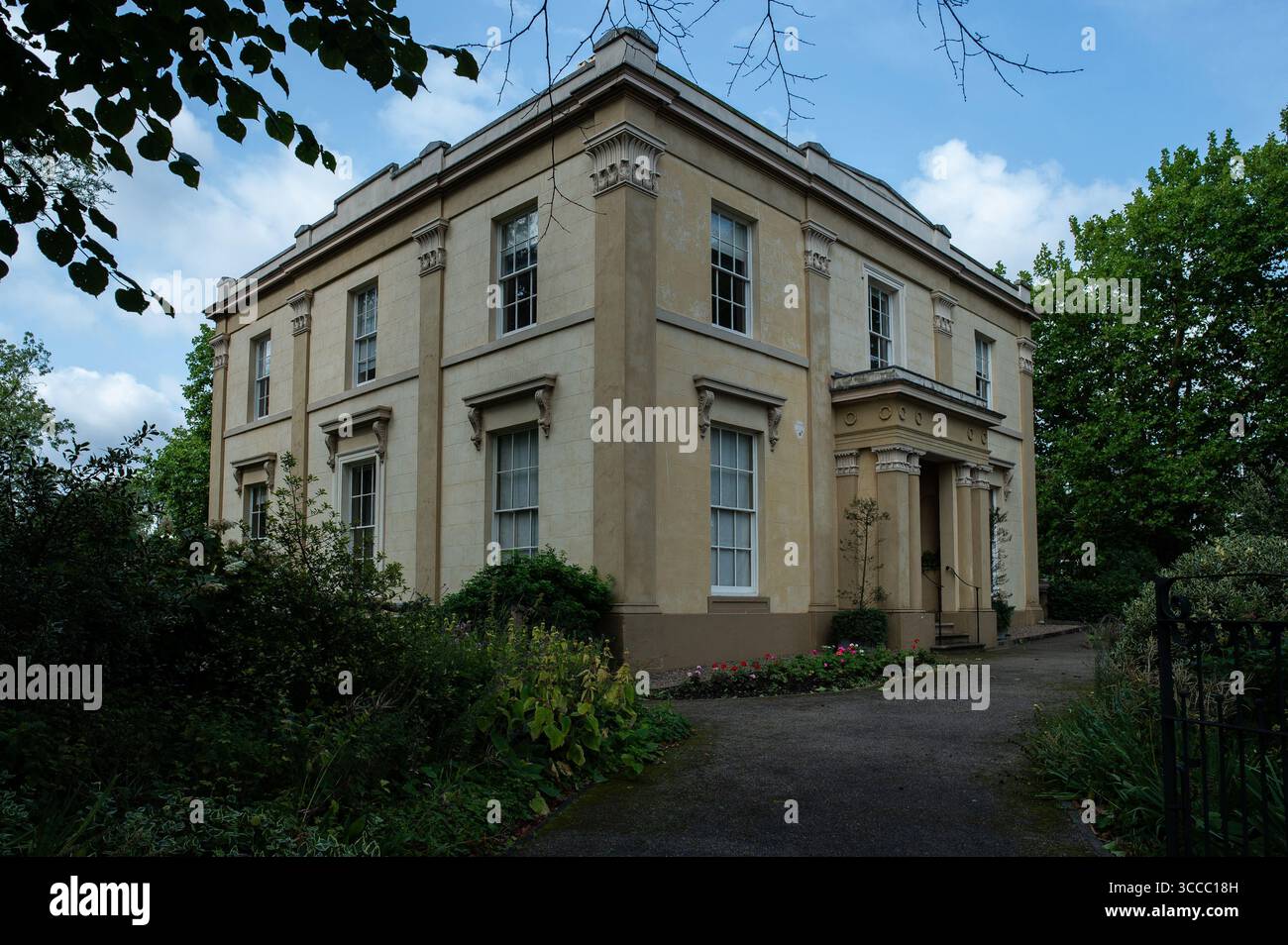 Elizabeth Gaskell House è una casa museo. La villa neoclassica fu la residenza di William ed Elizabeth Gaskell dal 1850 fino alla loro morte a ma Foto Stock